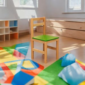 Sedia colorata in legno naturale „PinColor”