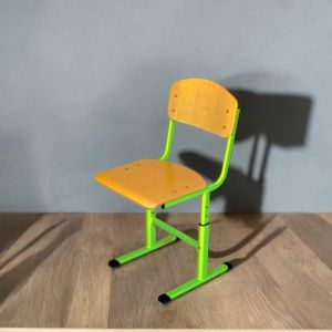 Sedia scolastica ergonomica con struttura ovale e regolazione in altezza