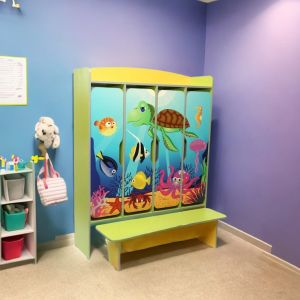 Spogliatoio „Grande Avventura” con 4 scomparti e panca estensibile