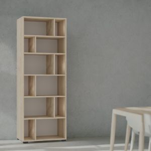 Armadio con ripiani aperti